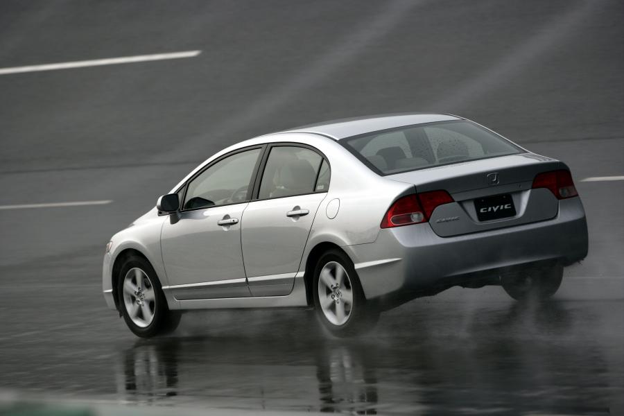  Honda Civic Sedan 2008 года  (фото 20 из 28)